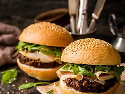 Cizrnový vegan burgr