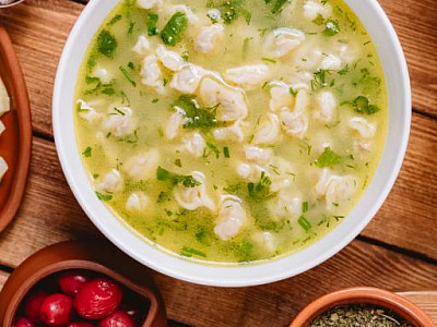 Jarní polévka s medvědím česnekem